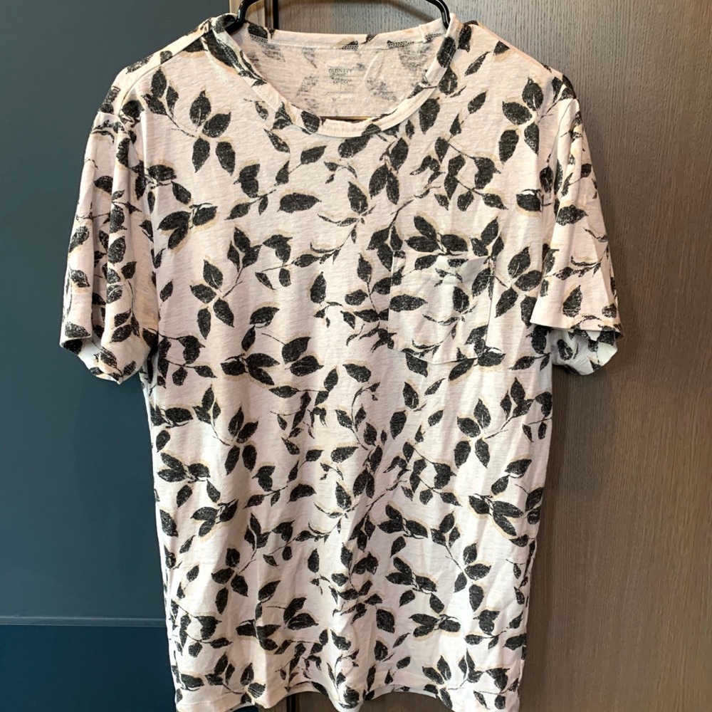 Men’s tshirt with leaf design